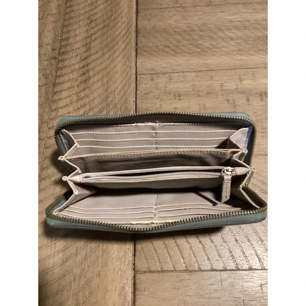 Fossil logan zip